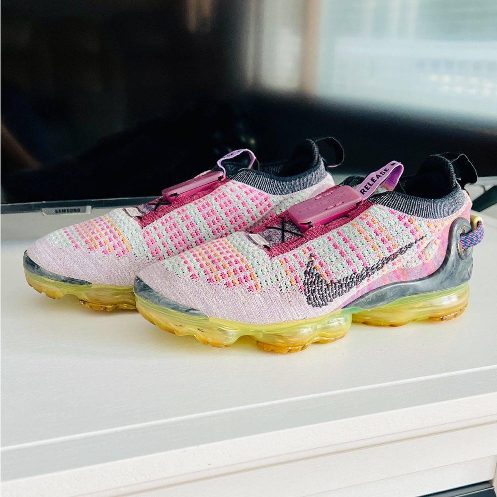 Nike Air VaporMax 2020 Flyknit Violet Ash Multicolor women’s size 6.5y
